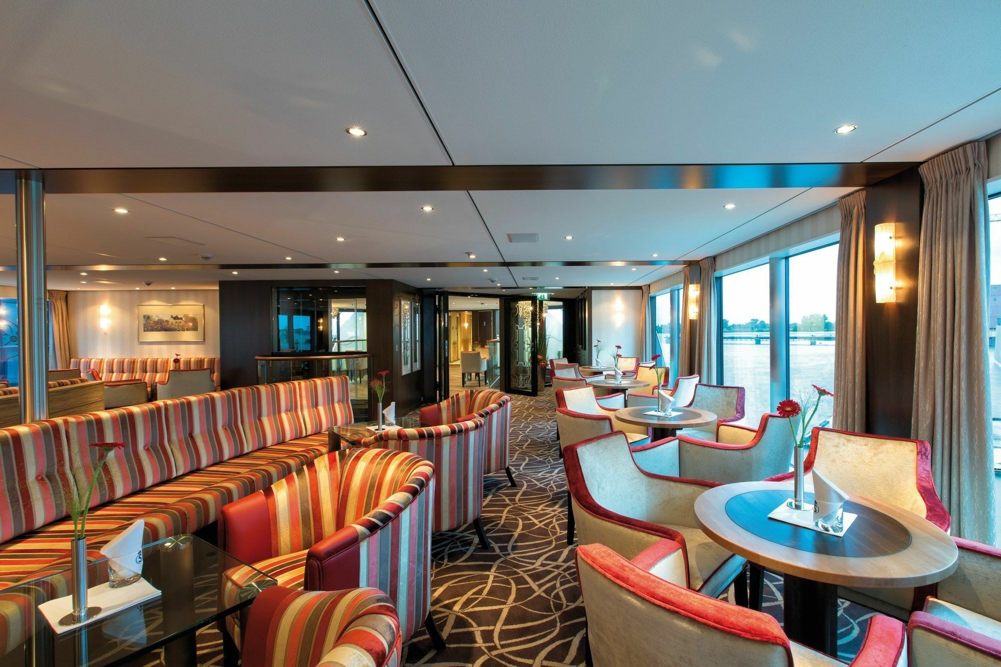 Crossgates Hotelship 4 Star - Altstadt - Düsseldorf